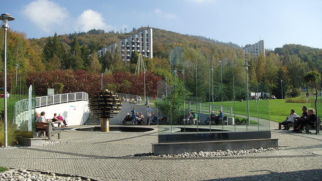 Przewóz busem z Ustronia do Holandii Przewóz busem z Ustronia do Holandii